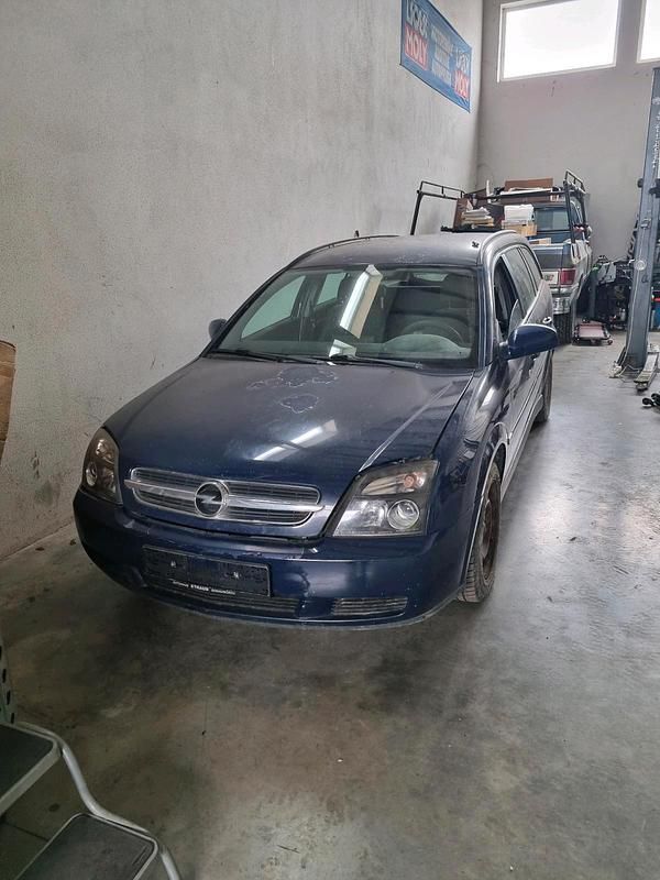 Second-hand Opel Vectra 2004 Albastru Break