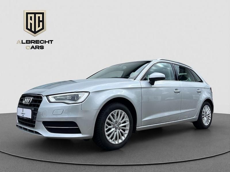 Silber Gebraucht 2013 Audi A3 Sportback Ambiente Limousine | 13.850 € (Fairer Preis) - Bild 1/4
