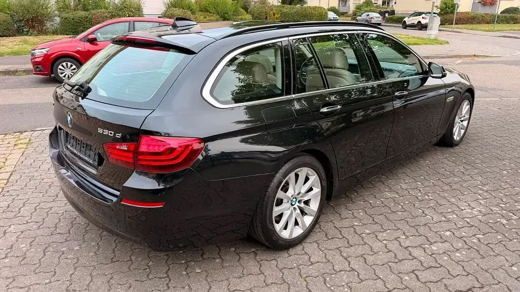 Gebraucht BMW 530 Sport Line 258 PS (189 kW) 2014 Schwarz Limousine