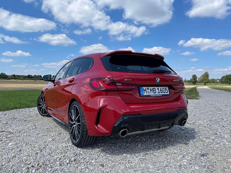 Rot Gebraucht 2019 BMW M135 Kleinwagen | 33.500 € (Etwas zu teuer) - Bild 1/4