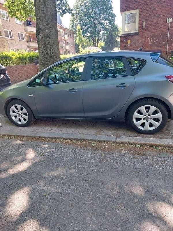 Gebraucht Opel Astra Innovation 179 PS (131 kW) 2011 Grau Kleinwagen