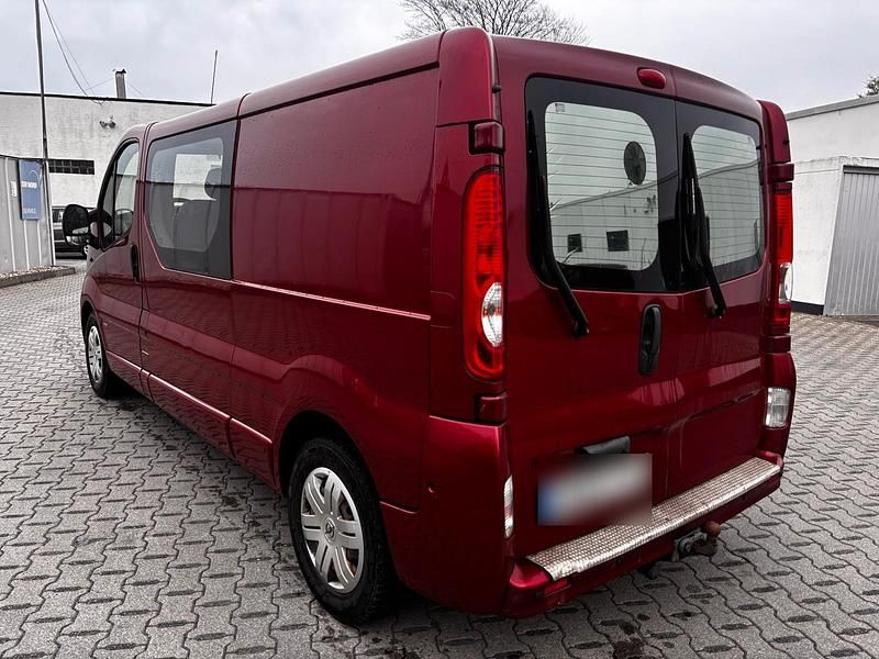 Gebraucht Opel Vivaro 145 PS (106 kW) 2007 Rot Van / Kleinbus