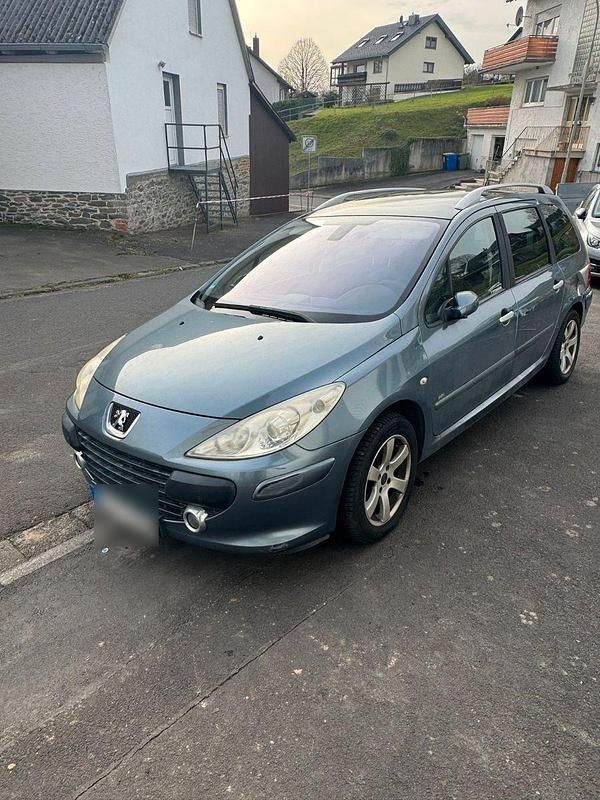 Grau Gebraucht 2006 Peugeot 307 Premium Kombi | 1.999 € (Etwas zu teuer) - Bild 1/4