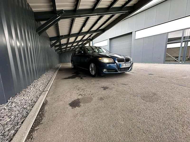 Blau Gebraucht 2012 BMW 320 Kombi | 4.800 € (Superpreis) - Bild 1/4