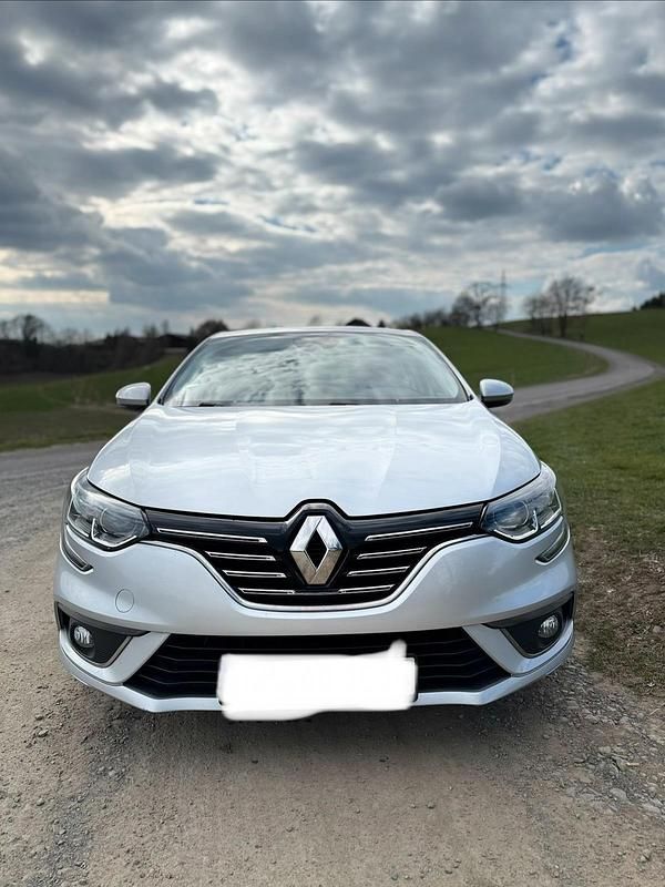 Gebraucht Renault Mégane IV 131 PS (96 kW) 2017 Silber Limousine