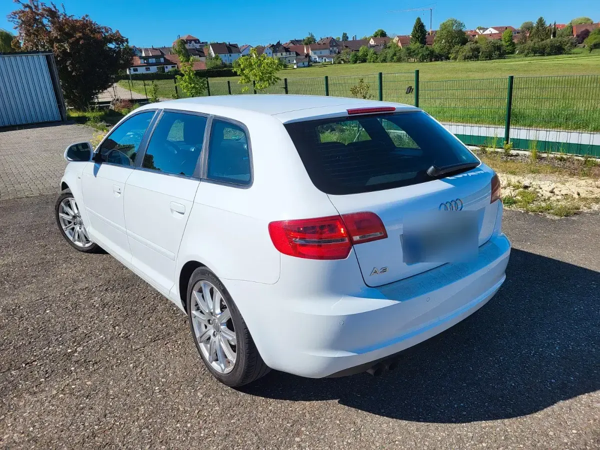 Używany Audi A3 S-Line 125 KM (91 kW) 2010 Biały Hatchback