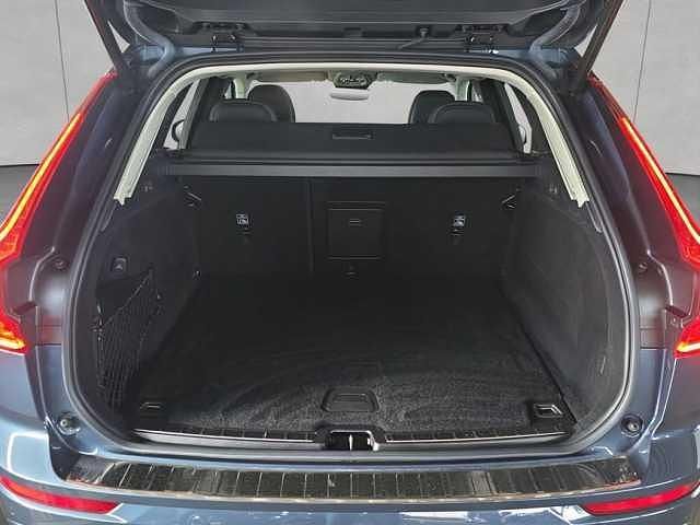 Gebraucht Volvo XC60 Plus 197 PS (144 kW) 2023 Denim blue metallic SUV