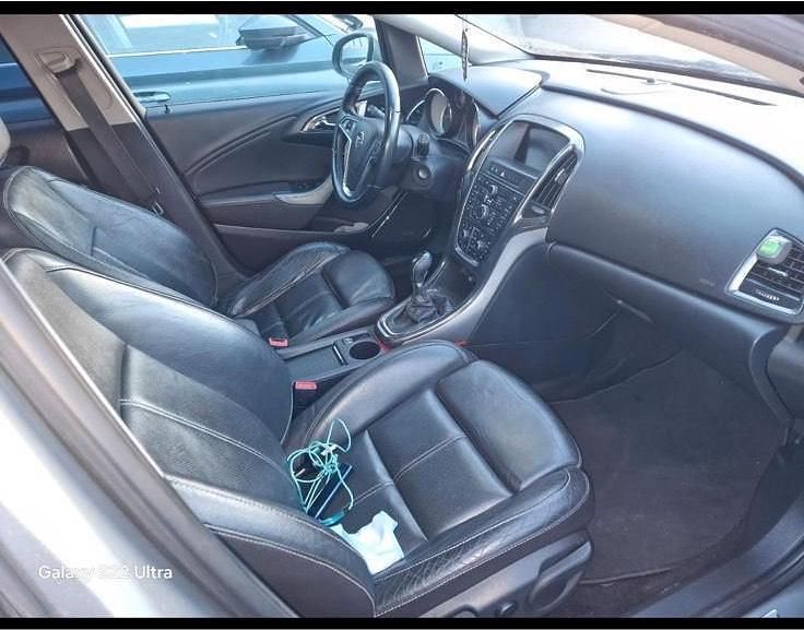 Gebraucht Opel Astra 140 PS (102 kW) 2011 Weiß Kombi