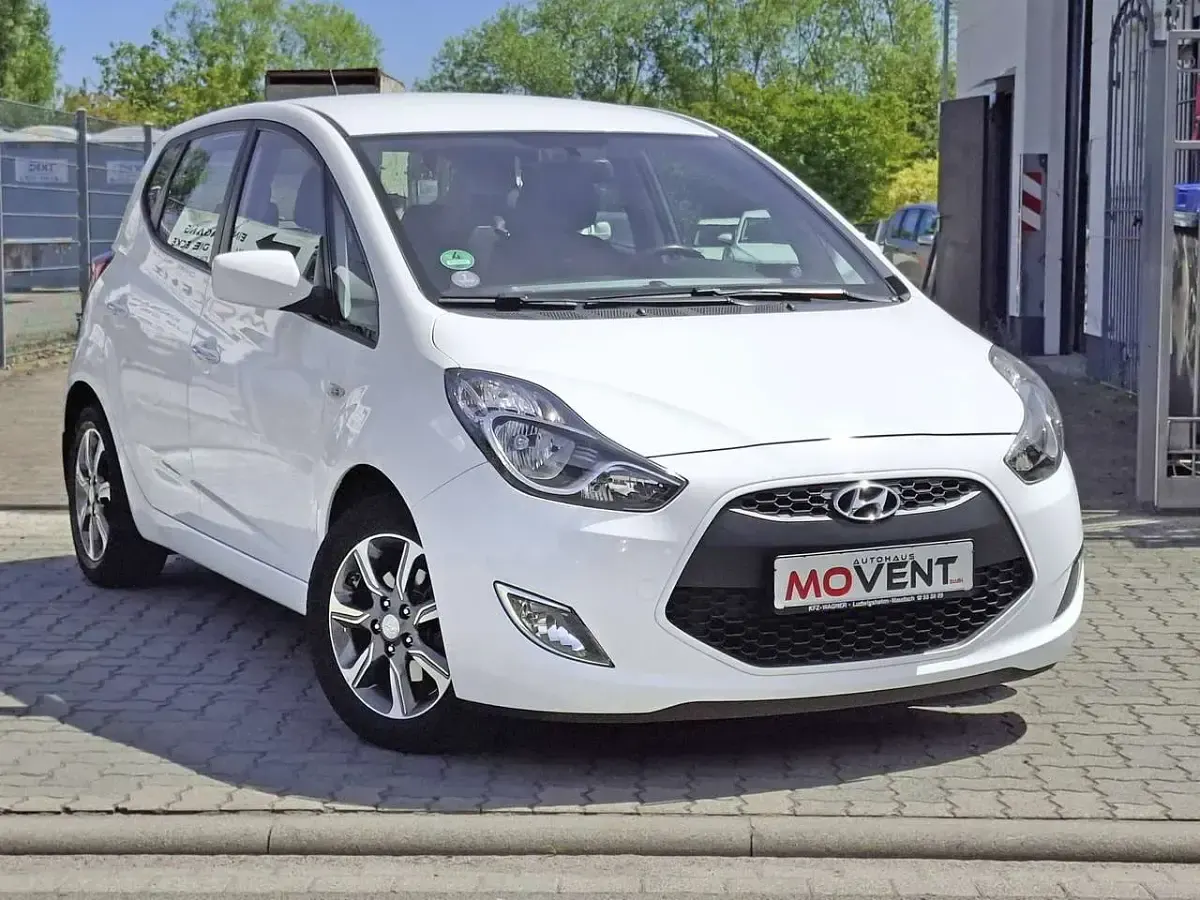 Gebraucht Hyundai i20 Space 125 PS (91 kW) 2018 Weiß Limousine