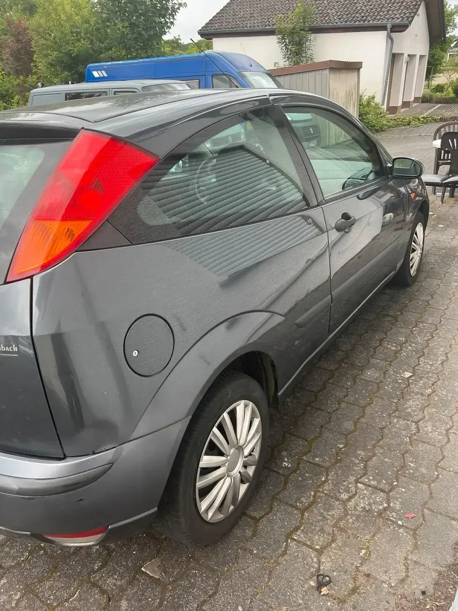 Gebraucht Ford Focus 75 PS (55 kW) 2004 Grau Coupé