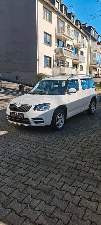 Używany Skoda Yeti Active 105 KM (77 kW) 2014 Biały SUV