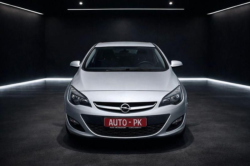 Gebraucht Opel Astra 101 PS (74 kW) 2013 Silber Kleinwagen
