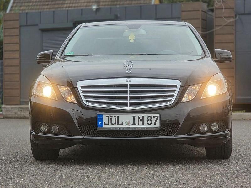 Schwarz Gebraucht 2009 Mercedes E220 Limousine | 7.450 € (Superpreis) - Bild 1/4