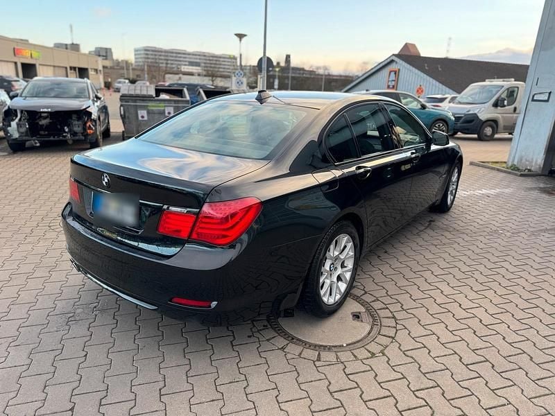Second-hand BMW 730 245 CP (180 kW) 2009 Negru Berlinǎ