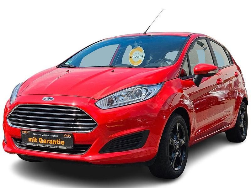 Rot Gebraucht 2015 Ford Fiesta Trend Kleinwagen | 8.280 € (Fairer Preis) - Bild 1/4