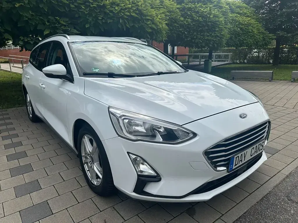 Gebraucht Ford Focus 120 PS (88 kW) 2018 Weiß Limousine