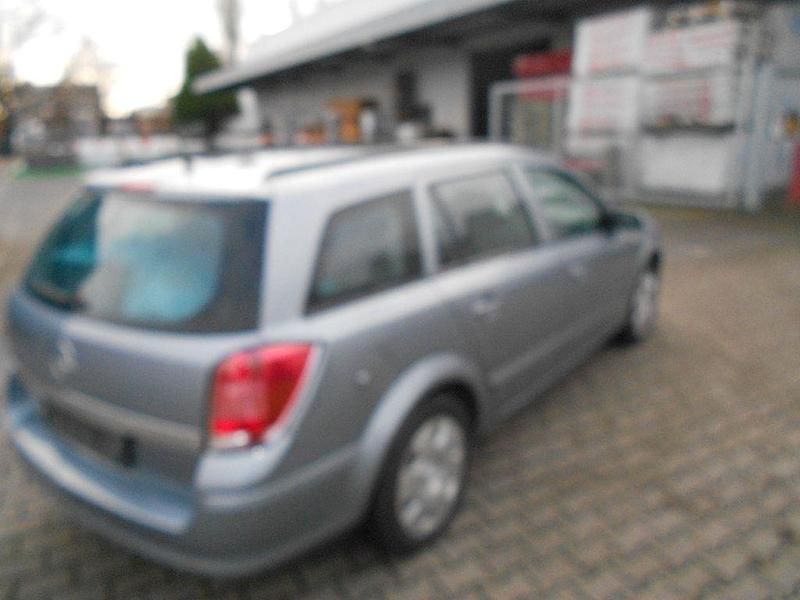 Gebraucht Opel Astra Edition 125 PS (91 kW) 2005 Silber Limousine