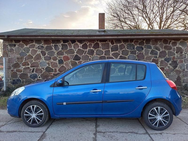 Gebraucht Renault Clio III Expression 75 PS (55 kW) 2010 Blau Limousine