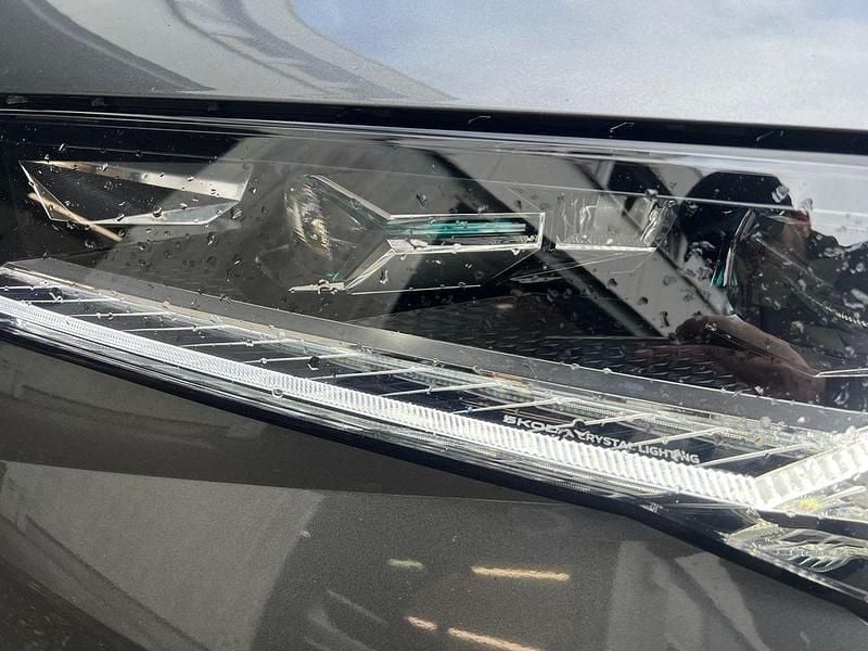 Gebraucht Skoda Superb LAURIN & KLEMENT 204 PS (150 kW) 2025 Grau Kombi