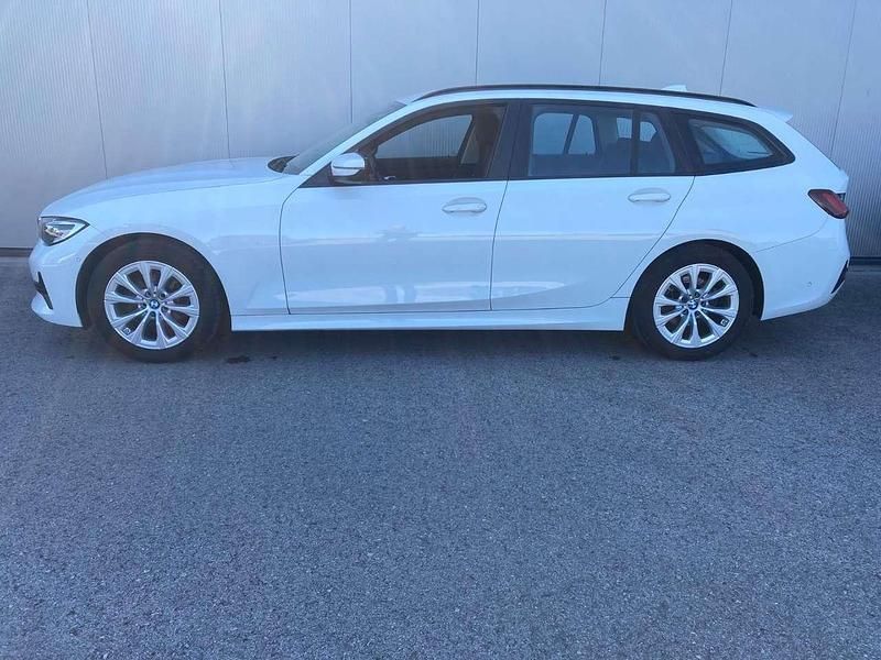 Gebraucht BMW 320 184 PS (135 kW) 2022 Alpinweiss iii Kombi