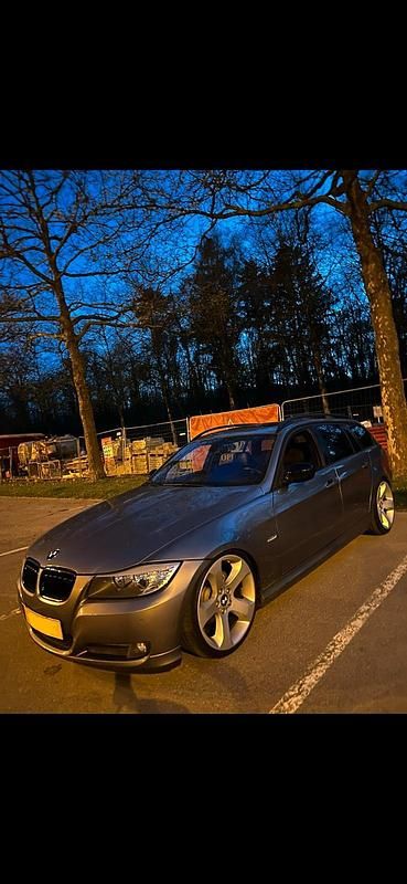 Gebraucht BMW 320 177 PS (130 kW) 2009 Grau Kombi