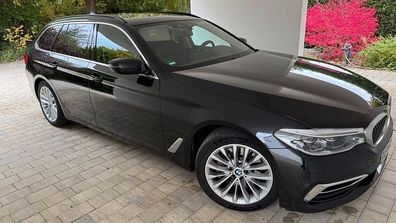 Schwarz Gebraucht 2018 BMW 530 Luxury Line Kombi | 22.400 € (Superpreis) - Bild 1/4