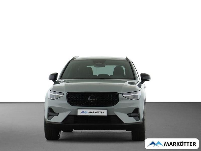 Neu Volvo XC40 Plus 197 PS (144 kW) 2026 Grau SUV