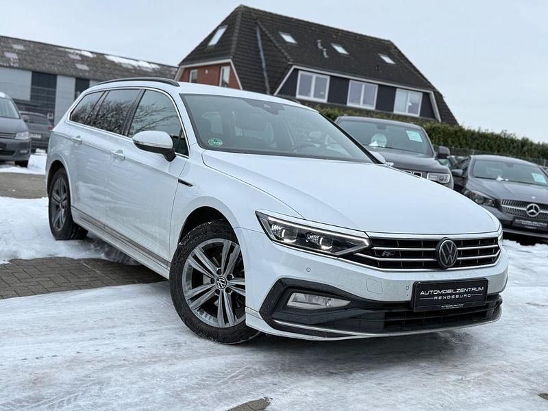 Weiß Gebraucht 2023 VW Passat R-line Kombi | 19.990 € (Teuer) - Bild 1/4