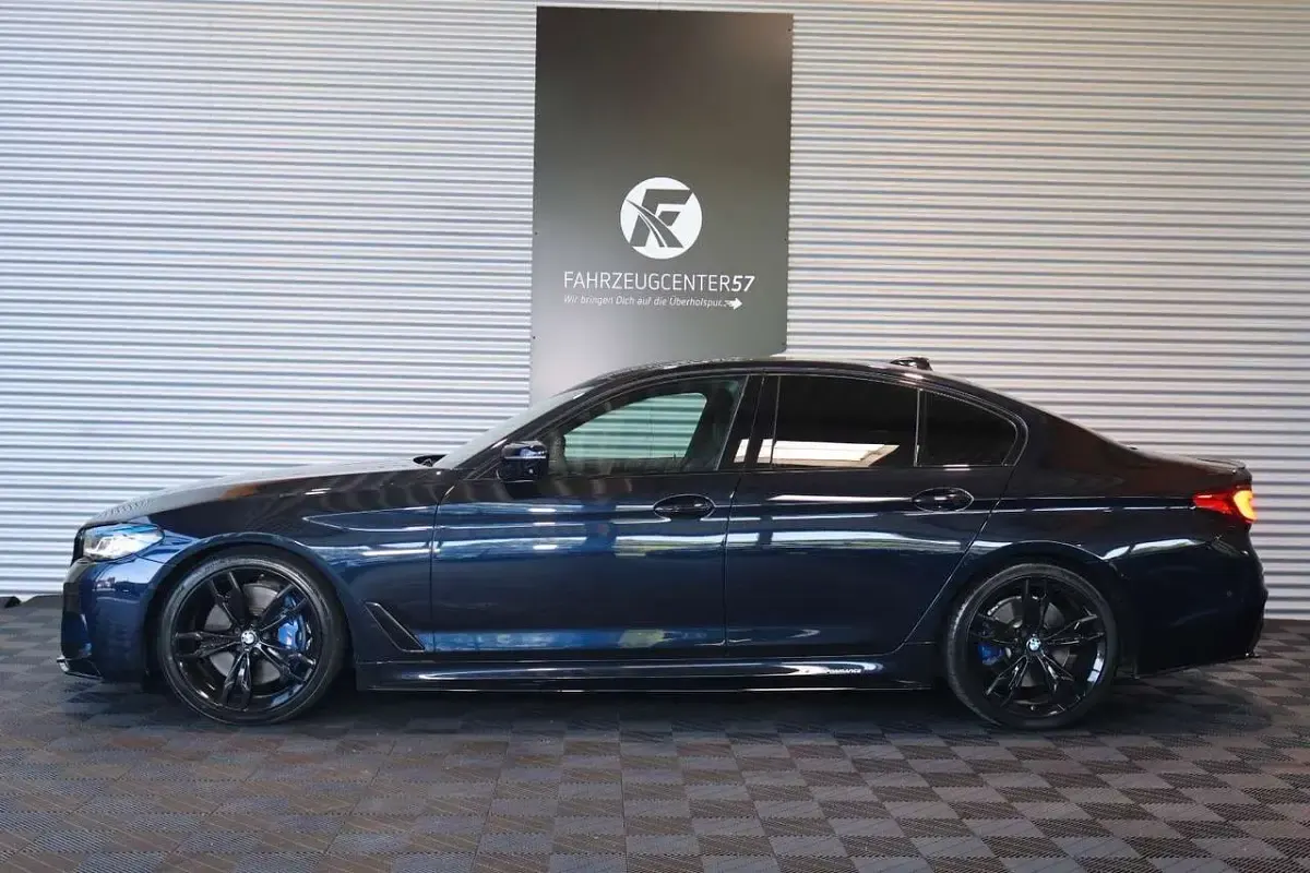 Gebraucht BMW 550 462 PS (339 kW) 2018 Carbonschwarz Limousine