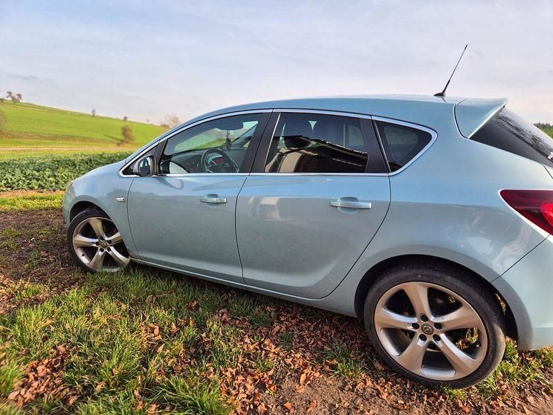 Blau Gebraucht 2010 Opel Astra Sport Limousine | 3.000 € (Fairer Preis) - Bild 1/4