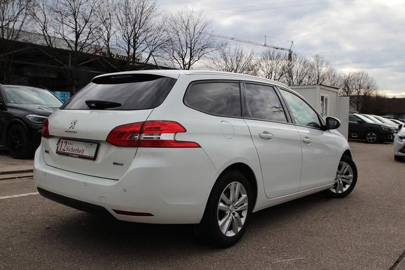 Gebraucht Peugeot 308 SW Active 131 PS (96 kW) 2017 Weiß Kombi