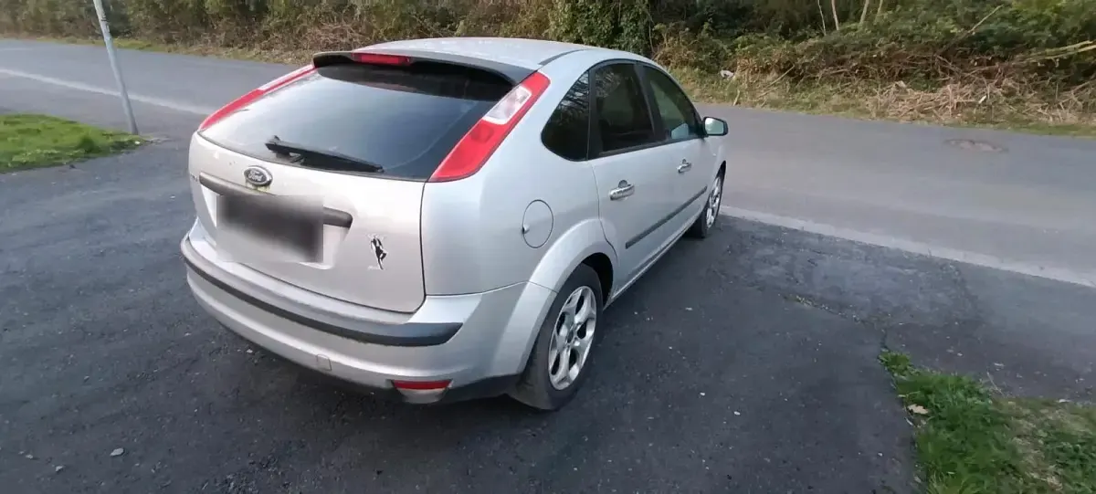 Gebraucht Ford Focus 100 PS (73 kW) 2004 Silber Limousine