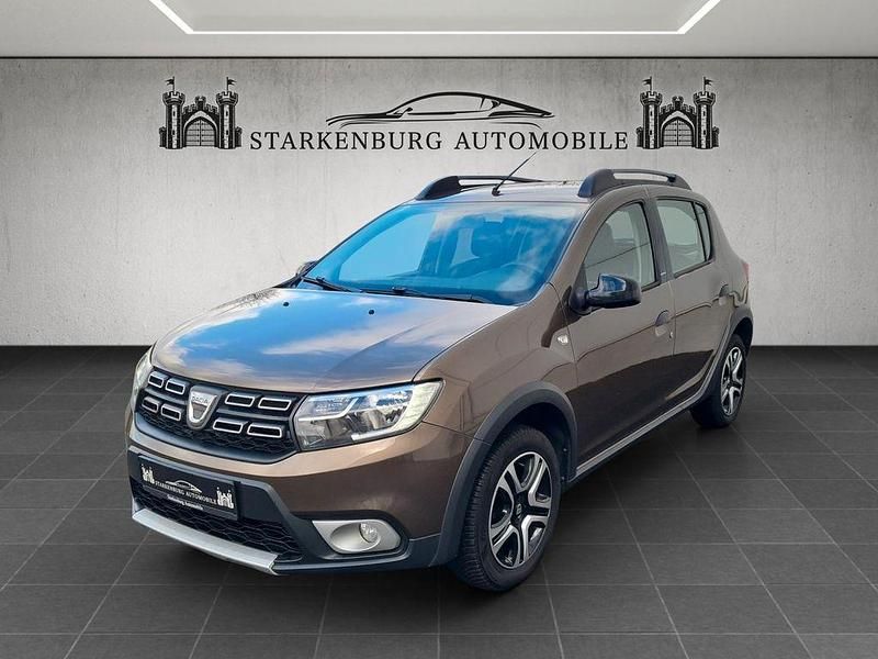 Gebraucht Dacia Sandero Celebration 90 PS (66 kW) 2018 Braun SUV