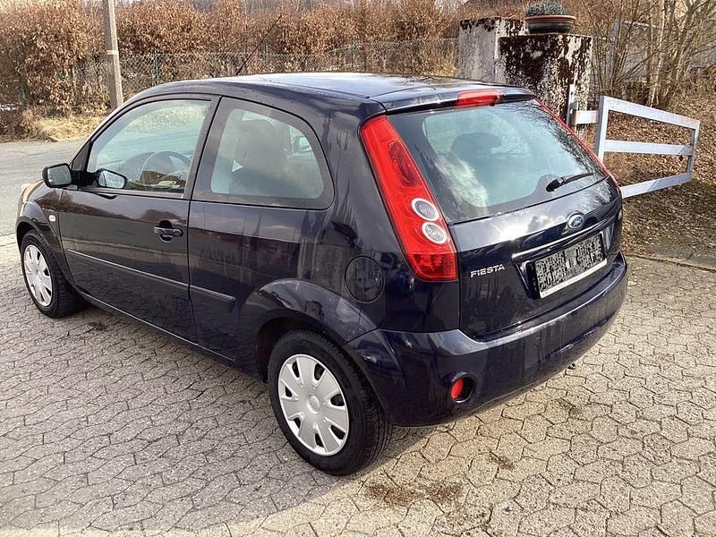 Gebraucht Ford Fiesta Style 60 PS (44 kW) 2007 Blau Kleinwagen