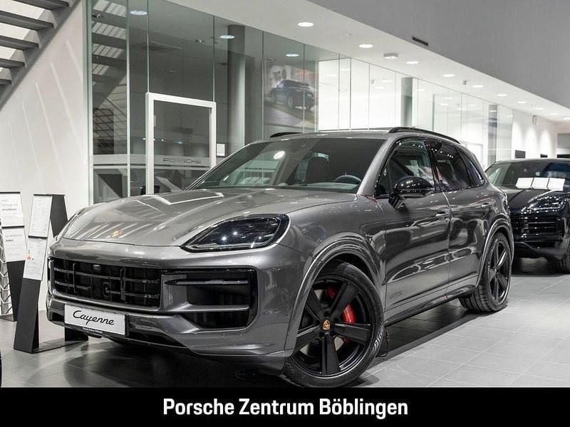 Grau Gebraucht 2025 Porsche Cayenne GTS SUV | 155.880 € (Superpreis) - Bild 1/4