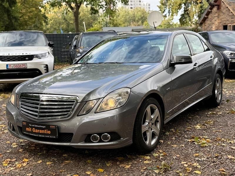 Silber Gebraucht 2009 Mercedes E250 Limousine | 6.990 € (Superpreis) - Bild 1/4
