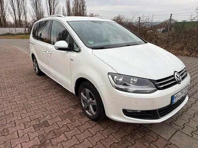 Weiß Gebraucht 2014 VW Sharan Life Van / Kleinbus | 11.900 € (Fairer Preis) - Bild 1/4