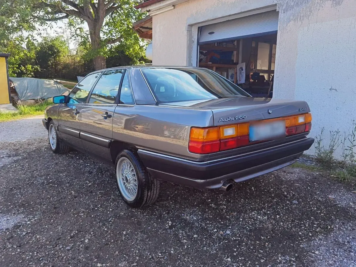 Gebraucht Audi 200 182 PS (133 kW) 1984 Grau Limousine