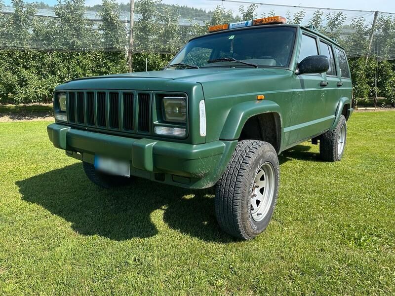Grün Gebraucht 2002 Jeep Cherokee SUV | 5.000 € - Bild 1/4