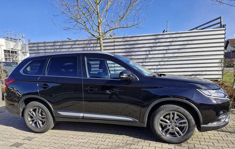 Używany Mitsubishi Outlander Active 150 KM (110 kW) 2019 Czarny SUV