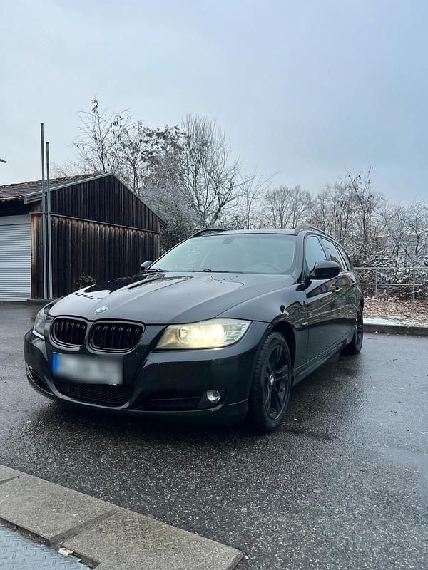 Schwarz Gebraucht 2009 BMW 320 Kombi | 3.800 € (Guter Preis) - Bild 1/4