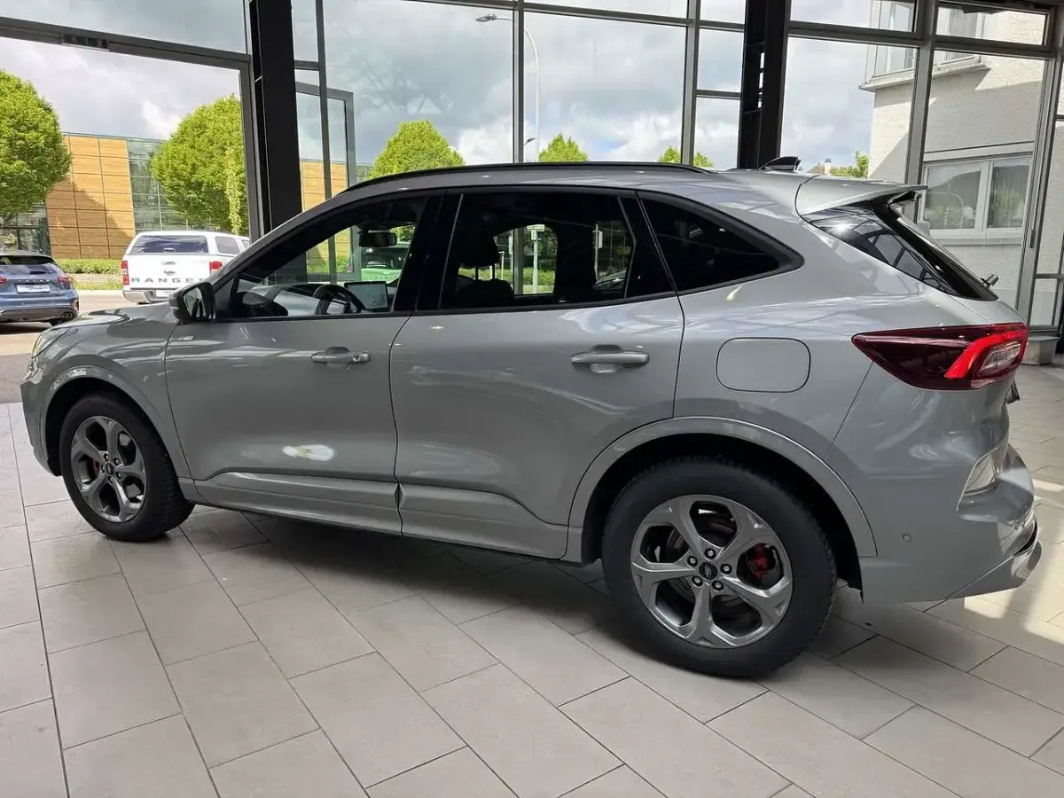 Usata Ford Kuga ST-Line X 186 CV (136 kW) 2025 Argento SUV