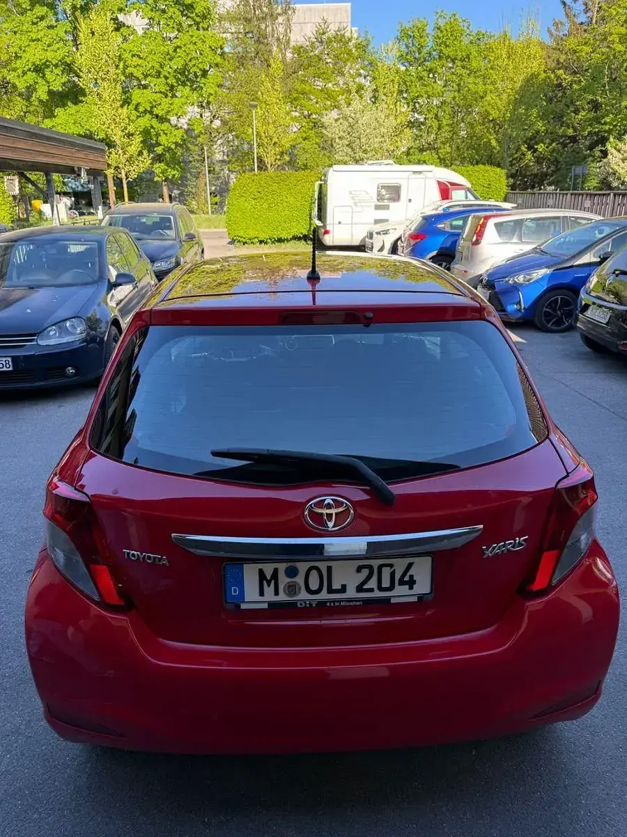 Gebraucht Toyota Yaris Cool 69 PS (50 kW) 2013 Beige Kleinwagen