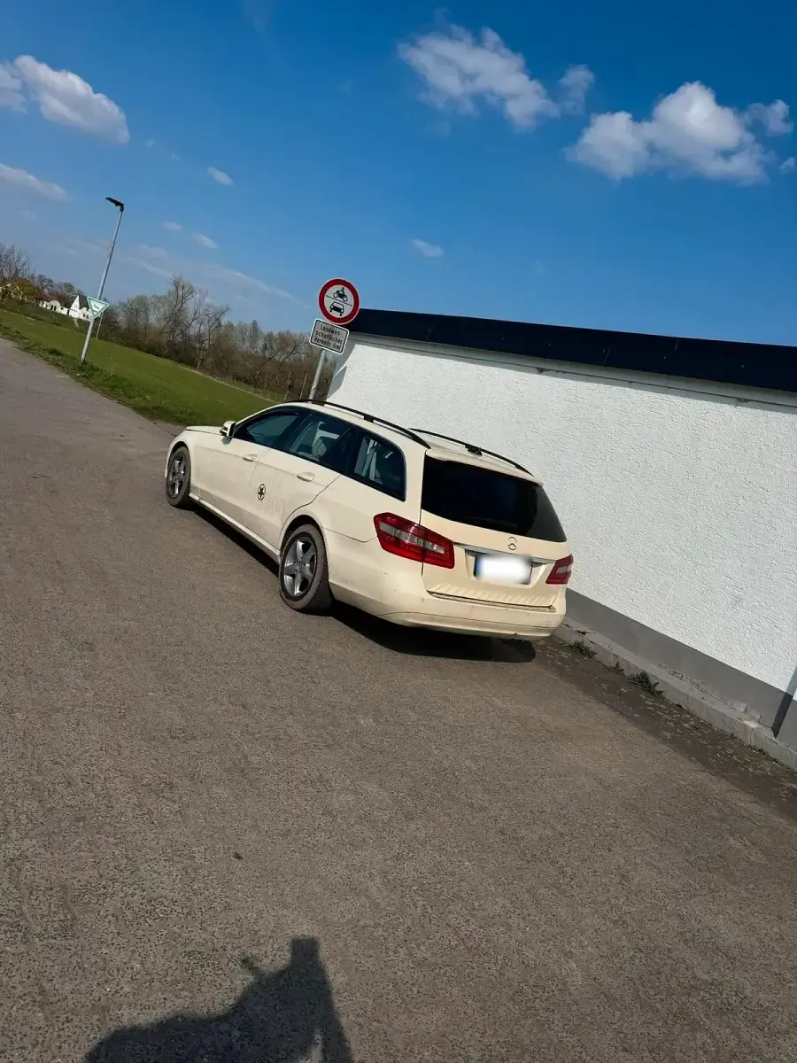 Brugt Mercedes E200 136 HK (100 kW) 2011 Gul Stationcar