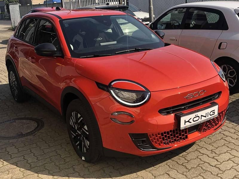 Neu Fiat 600 146 PS (107 kW) 2025 Orange Limousine