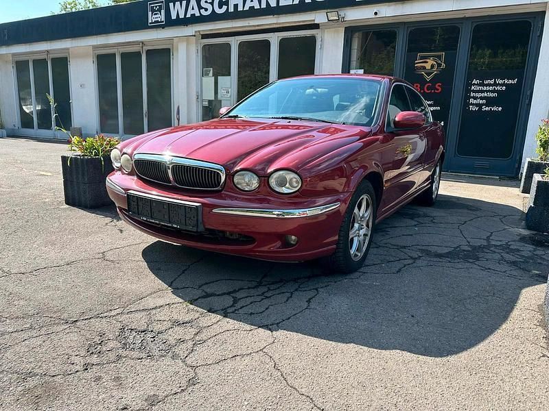 Rot Gebraucht 2002 Jaguar X-type Limousine | 6.990 € - Bild 1/4