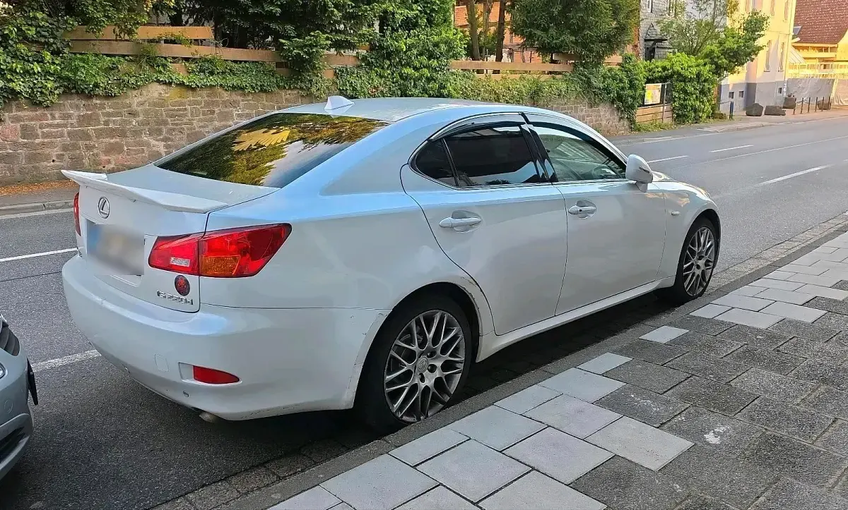 Gebraucht Lexus IS220d 177 PS (130 kW) 2008 Weiß Limousine