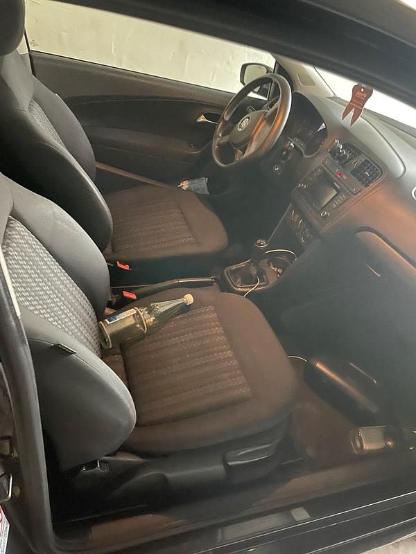 Gebraucht VW Polo 60 PS (44 kW) 2014 Schwarz Coupé