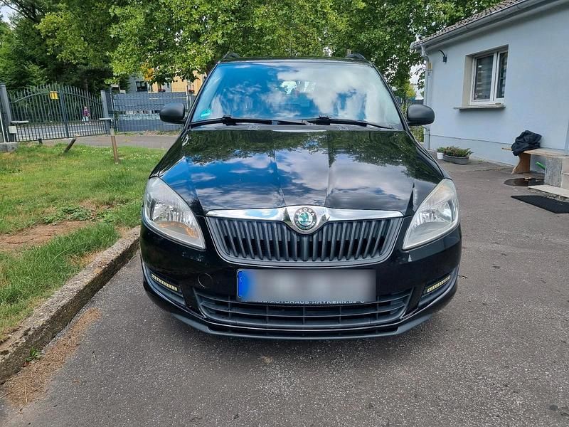 Schwarz Gebraucht 2011 Skoda Fabia Kombi | 1.799 € (Guter Preis) - Bild 1/4