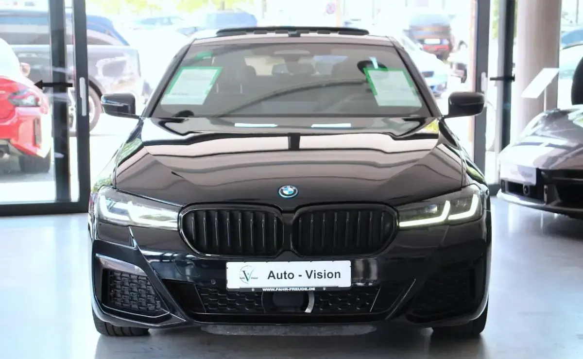 Gebraucht BMW 545e M Sport 394 PS (289 kW) 2023 Schwarz Limousine